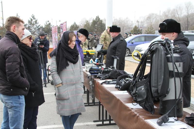 В г. Хабаровске Росгвардия, в преддверии своего профессионального праздника,  продемонстрировала жителям города образцы вооружения и техники 