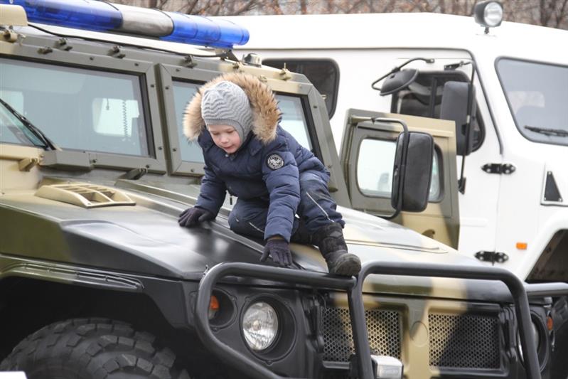 В г. Хабаровске Росгвардия, в преддверии своего профессионального праздника,  продемонстрировала жителям города образцы вооружения и техники 