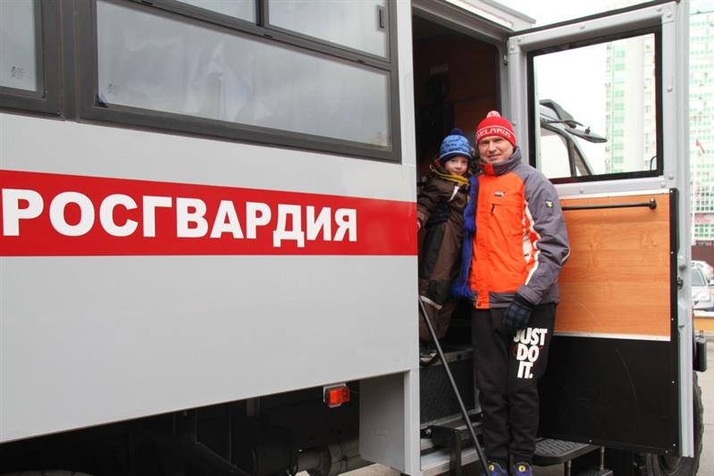 В г. Хабаровске Росгвардия, в преддверии своего профессионального праздника,  продемонстрировала жителям города образцы вооружения и техники 