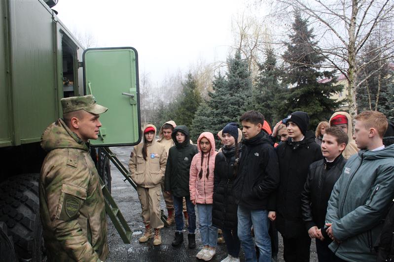 Росгвардия провела День открытых дверей для владикавказских школьников