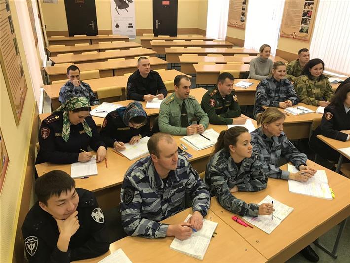 Сотрудники Управления Росгвардии по Чеченской Республике успешно прошли профессиональное обучение на полиграфологов