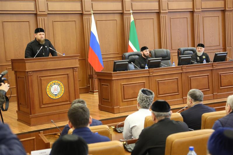 Начальник чеченского управления Росгвардии принял участие в торжественном собрании, посвященном Дню Конституции республики