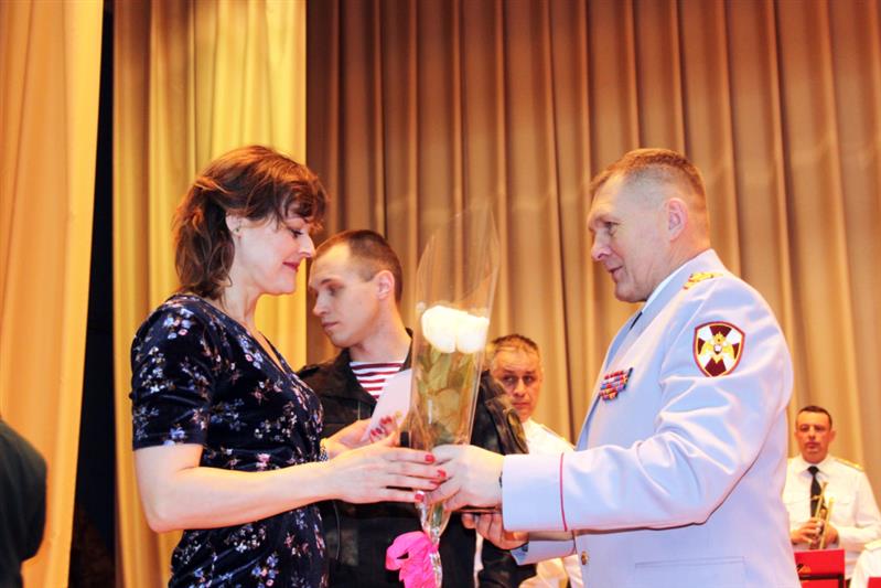 В городах Дальневосточного федерального округа росгвардейцы провели торжественные мероприятия, посвященные 8 марта 