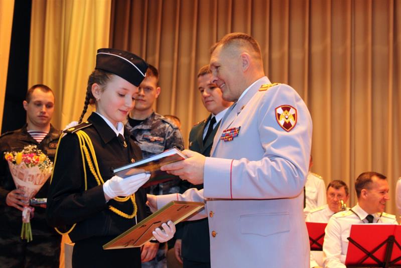 В городах Дальневосточного федерального округа росгвардейцы провели торжественные мероприятия, посвященные 8 марта 