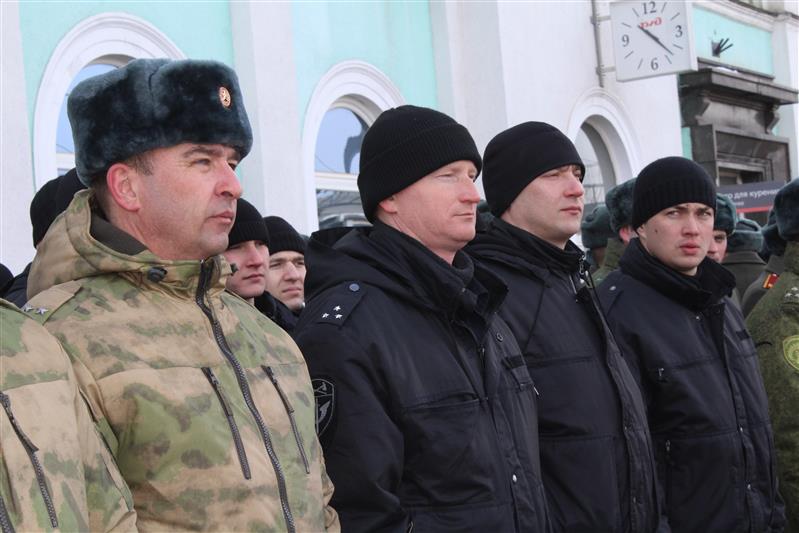 В Саратове военнослужащие и сотрудники Росгвардии посетили уникальную передвижную выставку «Сирийский перелом»