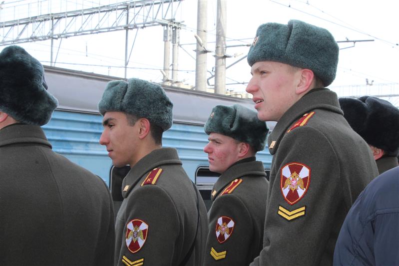 В Саратове военнослужащие и сотрудники Росгвардии посетили уникальную передвижную выставку «Сирийский перелом»