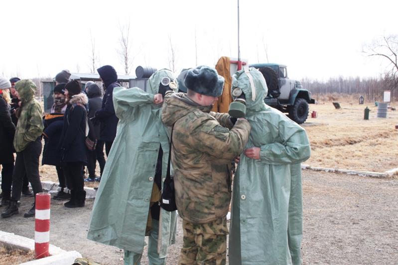 В Хабаровске состоялась военно-спортивная эстафета для школьников, посвящённая Дню Росгвардии