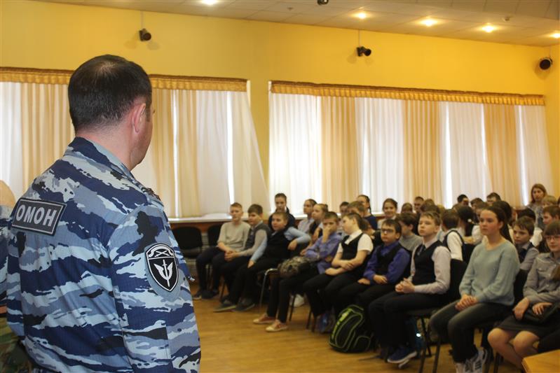 В Псковской области росгвардейцы провели «Урок мужества»