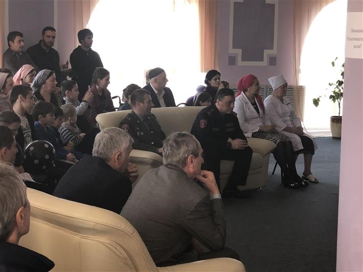Воспитанники детского реабилитационного центра в Ингушетии поздравили росгвардейцев с профессиональным праздником