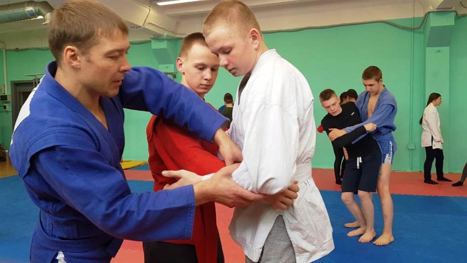 Офицер Уральского округа Росгвардии провел мастер-класс по самбо для екатеринбургских кадет (фото, видео)