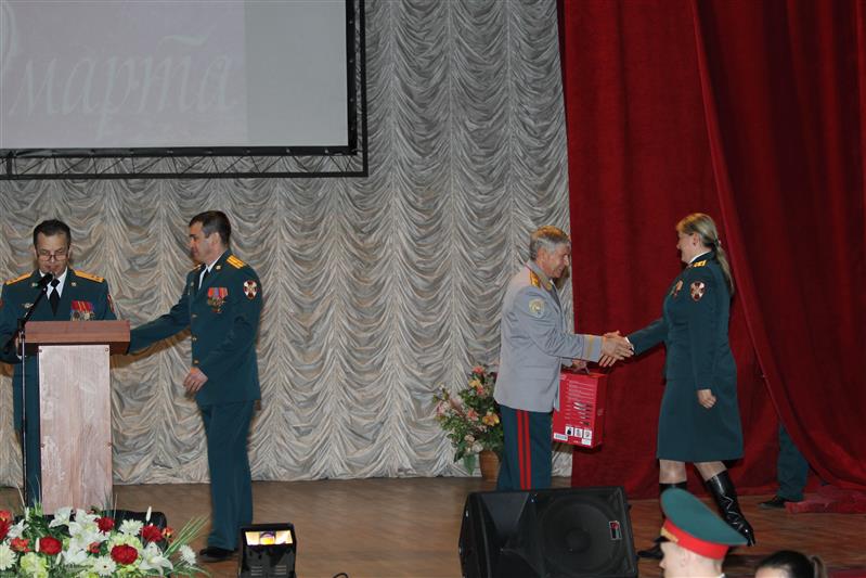 В Саратовском военном институте Росгвардии прошло торжественное мероприятие, посвященное Международному женскому дню 