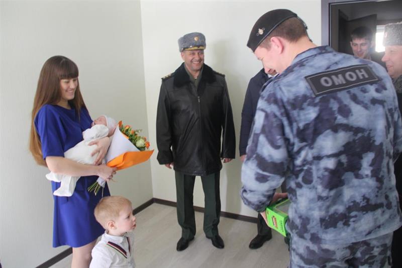 В Тюмени росгвардейцы получили ключи от новых квартир (фото, видео)