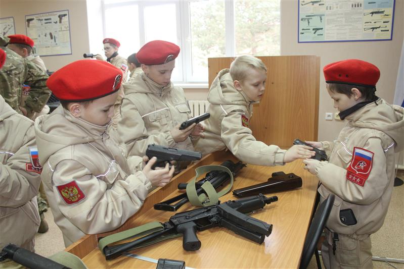 Юнармейцы Оренбурга провели день в отряде спецназа Росгвардии 