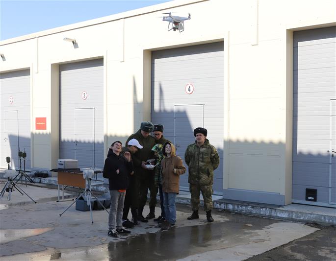 Новосибирские росгвардейцы провели патриотическое мероприятие для воспитанников социального центра