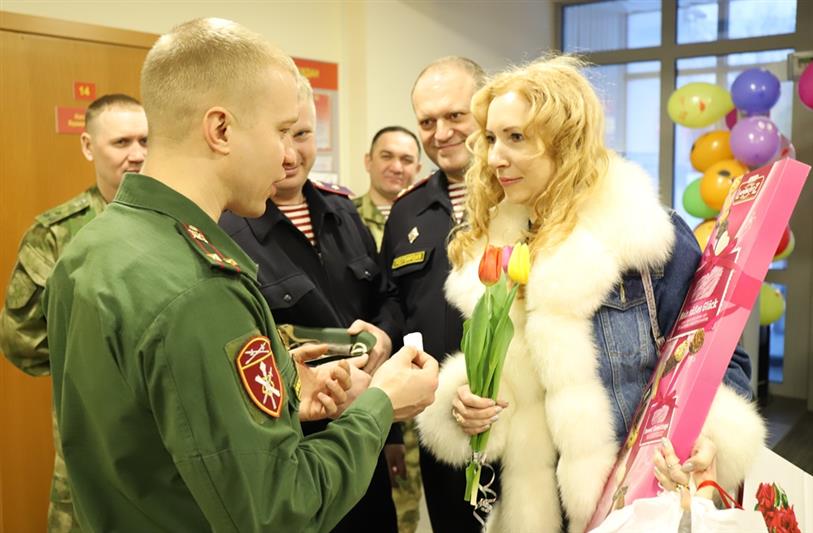 Военнослужащие и сотрудники югорского управления Росгвардии провели праздничные акции к 8 Марта 