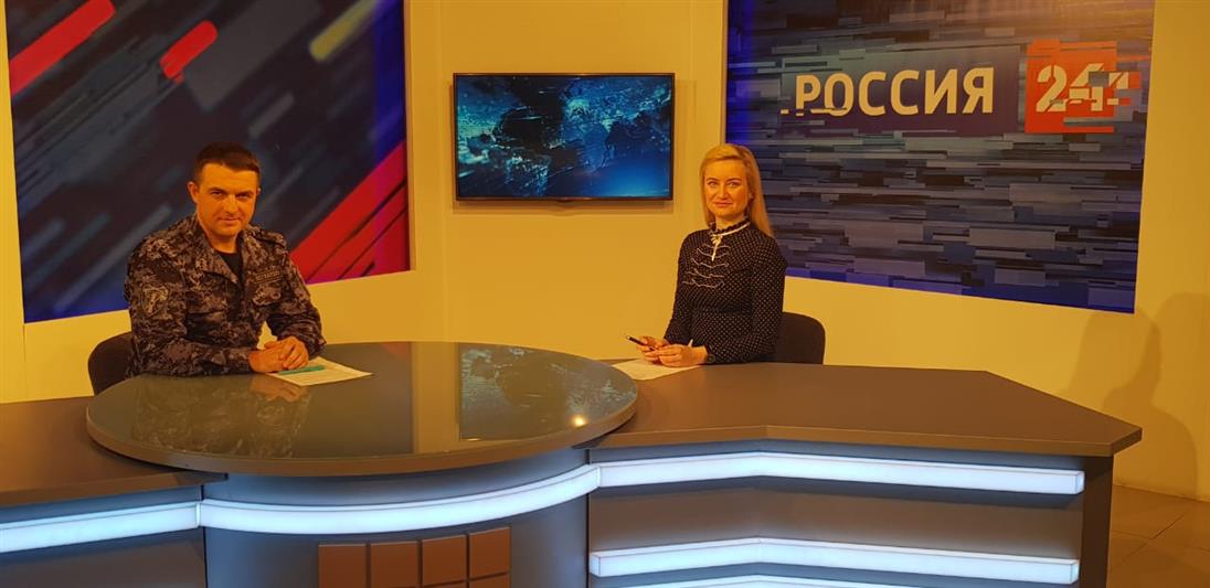 Росгвардейцы Астрахани посетили региональные телеканалы в преддверии профессионального праздника