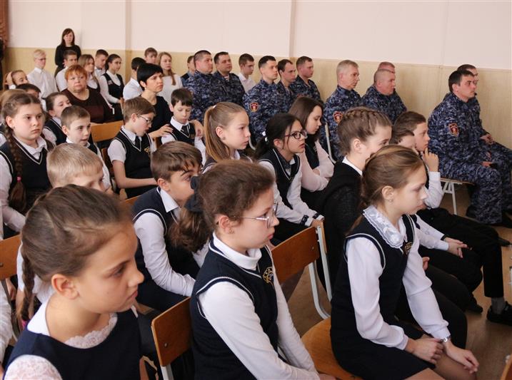 Донские росгвардейцы присоединились к Всероссийской патриотической акции «Парта героя» (фото, видео)