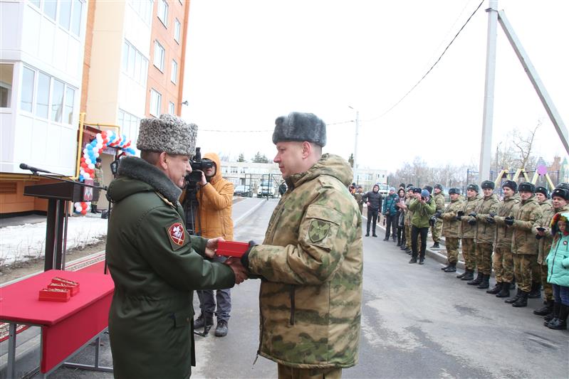 Новые служебные квартиры для семей военнослужащих Северо-Западного округа Росгвардии приняли своих жильцов