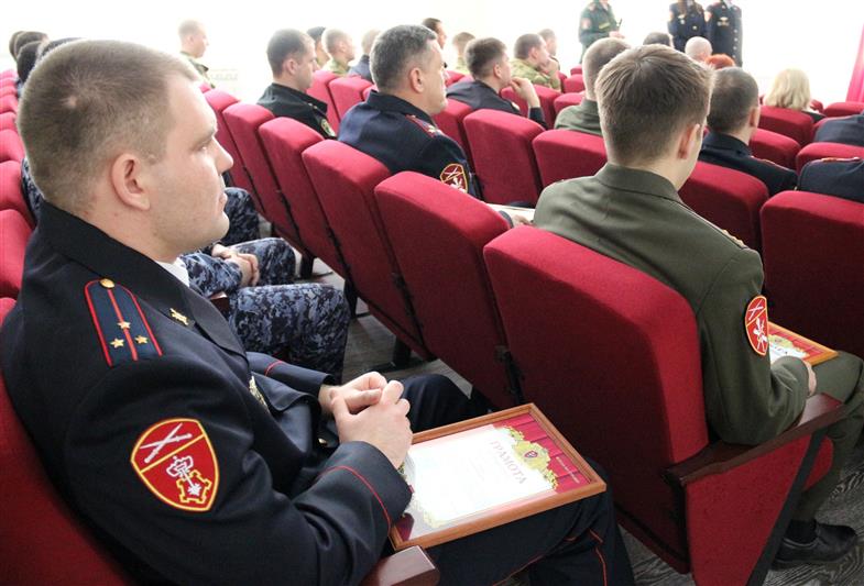 Военнослужащие и сотрудники Южного округа Росгвардии отметили профессиональный праздник (фото)