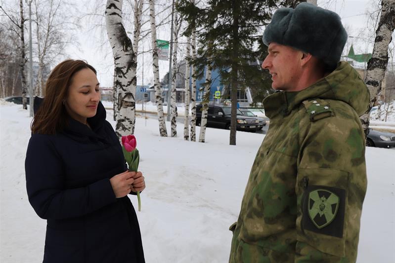 Военнослужащие и сотрудники югорского управления Росгвардии провели праздничные акции к 8 Марта 