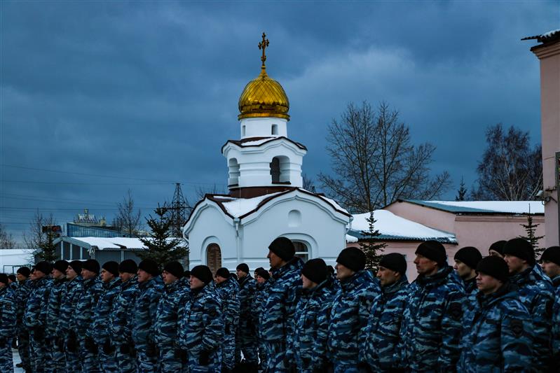 Сотрудники екатеринбургского ОМОН почтили память погибших сослуживцев 