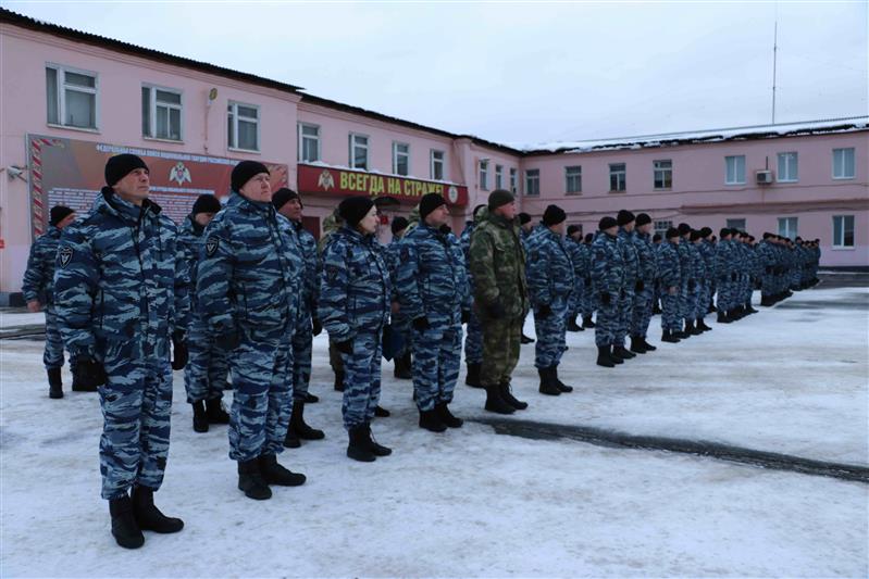 Сотрудники екатеринбургского ОМОН почтили память погибших сослуживцев 