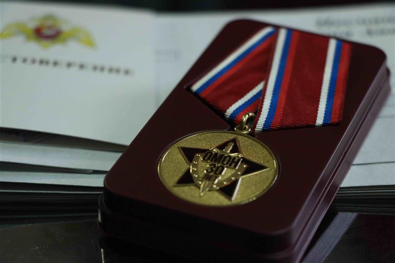 Сотрудники екатеринбургского ОМОН почтили память погибших сослуживцев 