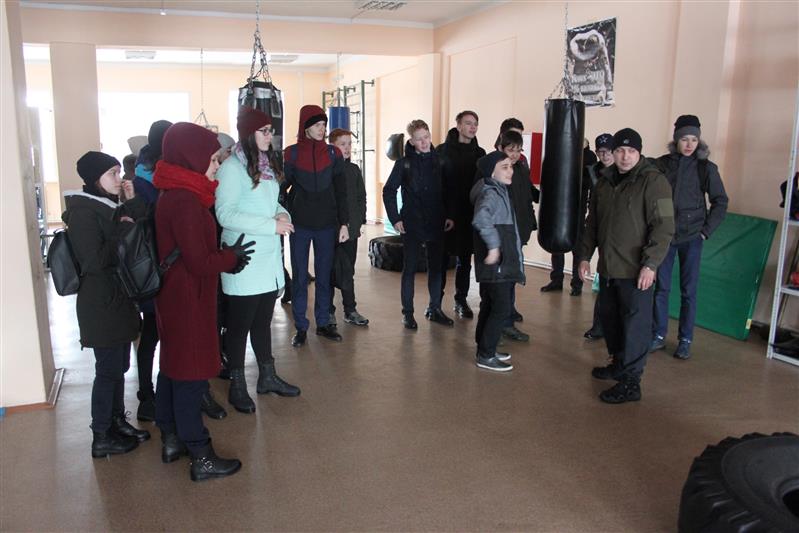 Школьники побывали в гостях у марийского ОМОН