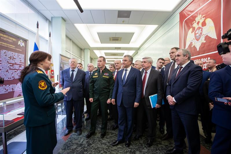 Генерал армии Виктор Золотов и председатель Государственной думы Федерального собрания Российской Федерации Вячеслав Володин открыли выставку, посвященную истории и служебно-боевой деятельности Росгвардии (видео)