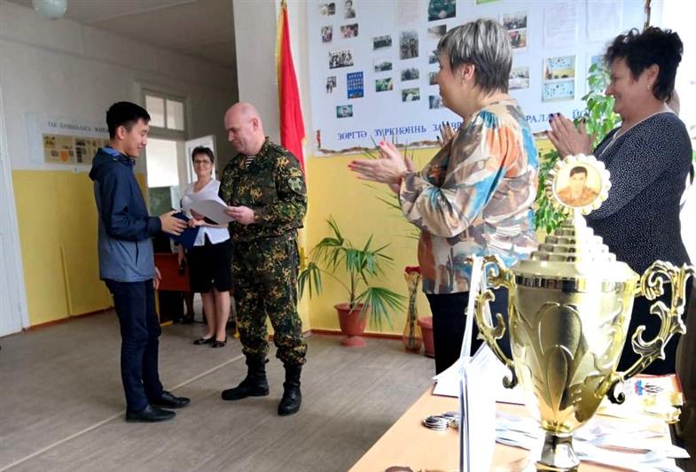 Калмыцкие росгвардейцы провели для школьников турнир по топографии памяти павшего воина правопорядка
