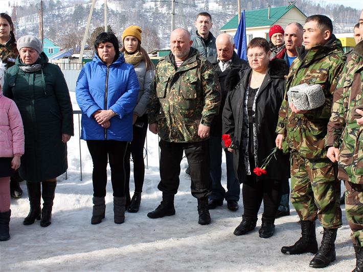 На Алтае открыли мемориальную доску памяти погибшего офицера ОМОН