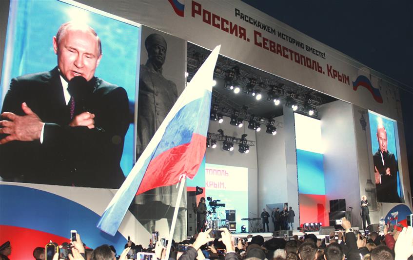 Сотрудники Росгвардии вместе с жителями Республики Крым и севастопольцами   встречают пятую годовщину со дня референдума о статусе полуострова и присоединение к России