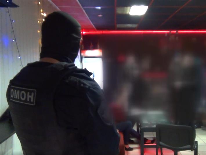 При участии новгородских спецподразделений Росгвардии задержаны организаторы подпольного казино  