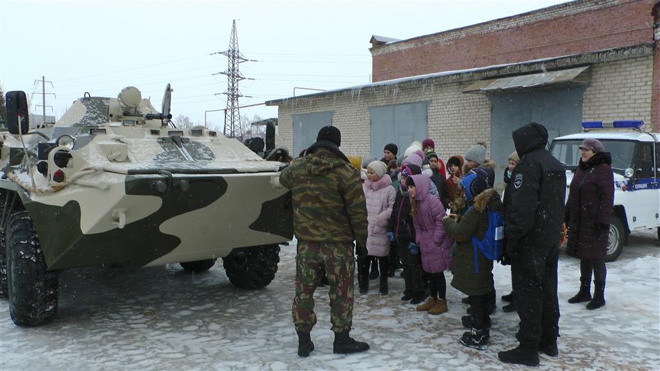 Орловские школьники побывали в гостях у ОМОН 