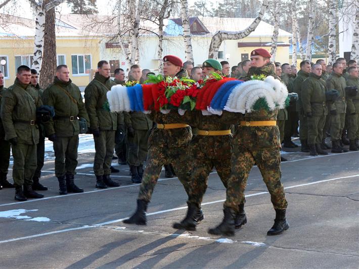 В преддверии Дня Росгвардии военнослужащие ангарской воинской части ведомства почтили память своего погибшего товарища 