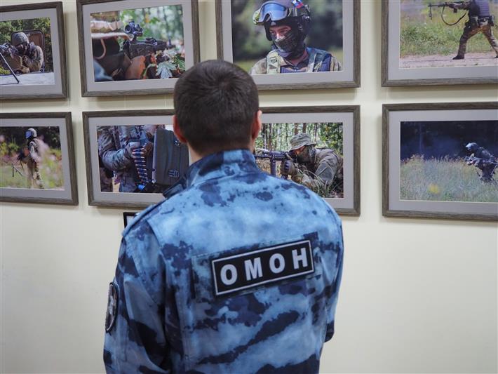 Фотовыставка «Росгвардия. Хранители спокойствия» открылась в Белгороде