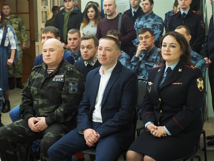 Фотовыставка «Росгвардия. Хранители спокойствия» открылась в Белгороде