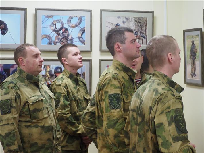 Фотовыставка «Росгвардия. Хранители спокойствия» открылась в Белгороде