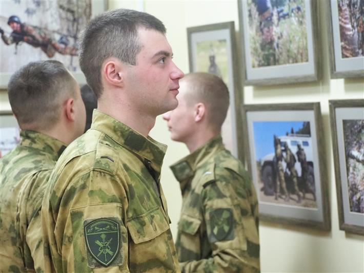 Фотовыставка «Росгвардия. Хранители спокойствия» открылась в Белгороде