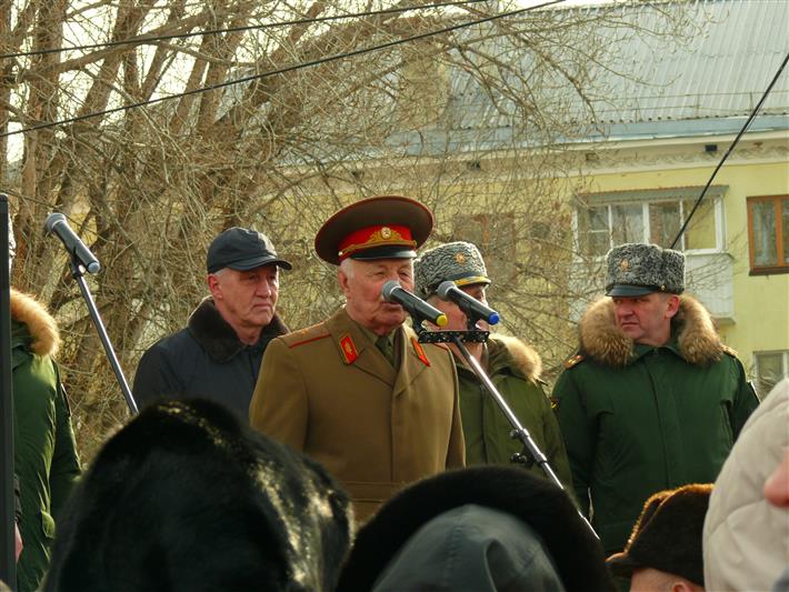 В Саратове военнослужащие и сотрудники Росгвардии посетили уникальную передвижную выставку «Сирийский перелом»