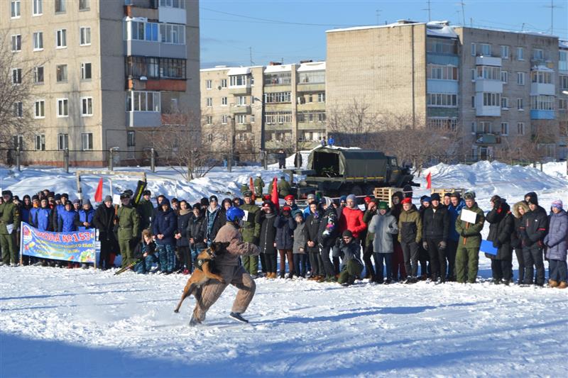 Педагоги и курсанты Пермского военного института Росгвардии приняли участие в проведении военно-спортивного праздника для школьников