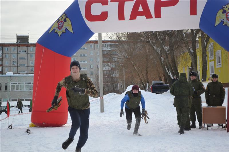 Педагоги и курсанты Пермского военного института Росгвардии приняли участие в проведении военно-спортивного праздника для школьников