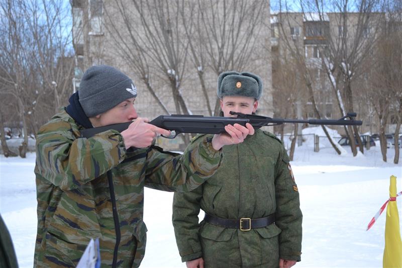 Педагоги и курсанты Пермского военного института Росгвардии приняли участие в проведении военно-спортивного праздника для школьников