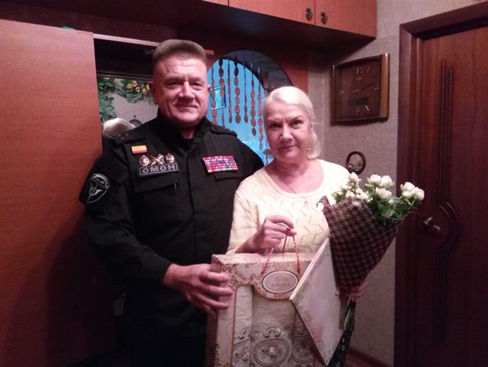 Командир  тверского ОМОН поздравил с юбилеем  мать  погибшего сотрудника