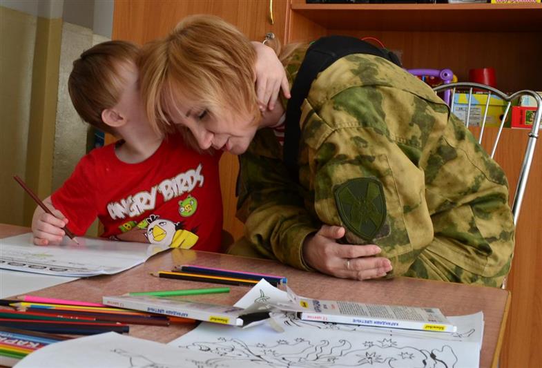Благотворительную акцию для детей провели росгвардейцы во Владивостоке 