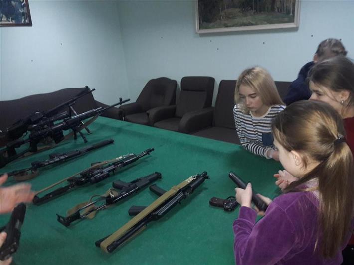 В преддверии Дня Росгвардии представители ведомства провели Урок мужества для школьников Вологды