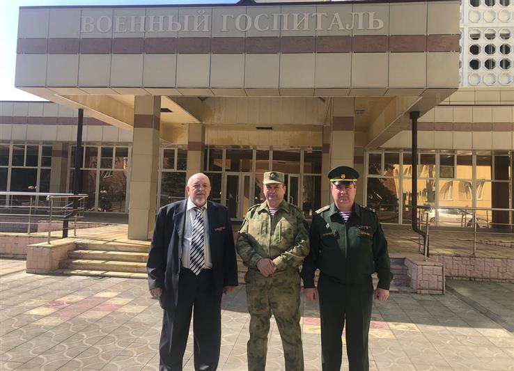 В преддверии Дня Росгвардии представители руководства управления ведомства по Карачаево-Черкесии навестили военнослужащих и сотрудников, проходящих лечение в госпитале