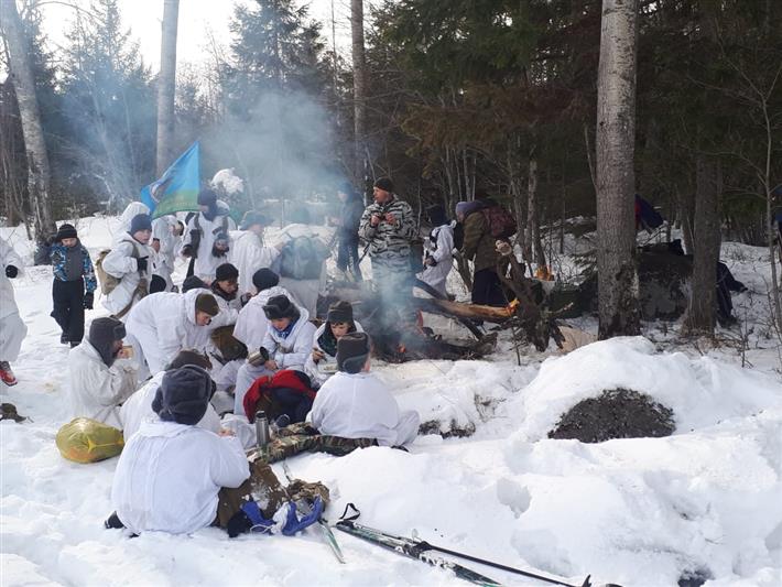 В Республике Карелия сотрудники СОБР обеспечили проведение лыжного похода для школьников 