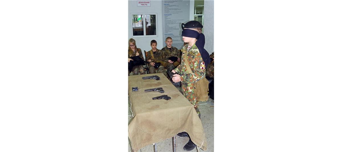 В преддверии Дня Росгвардии сотрудники и военнослужащие управления ведомства по Ставропольскому краю провели уроки мужества