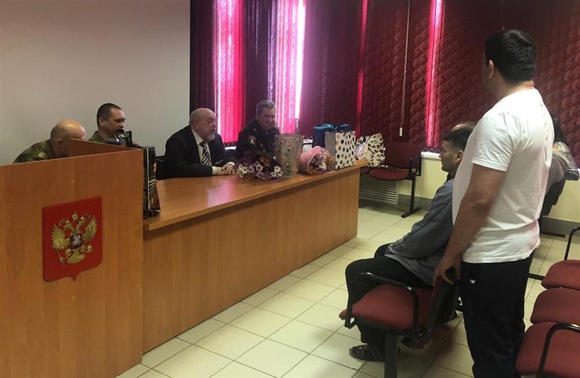 В преддверии Дня Росгвардии представители руководства управления ведомства по Карачаево-Черкесии навестили военнослужащих и сотрудников, проходящих лечение в госпитале